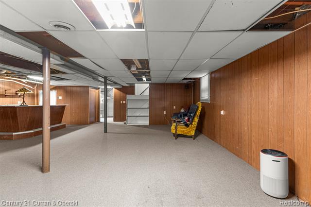 Builiding view twenty one for 35158 Parkdale, Livonia, MI. 48150