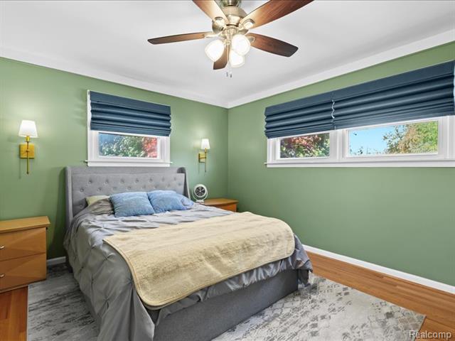 Builiding view fifteen for 35129 West Chicago, Livonia, MI. 48150