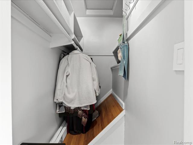 Builiding view fourteen for 35129 West Chicago, Livonia, MI. 48150