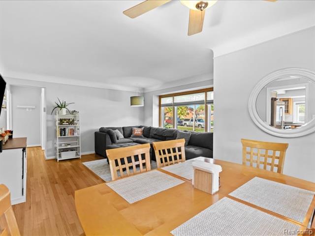 Builiding view seven for 35129 West Chicago, Livonia, MI. 48150