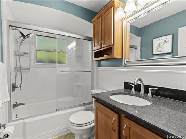 Builiding view seventeen for 35129 West Chicago, Livonia, MI. 48150