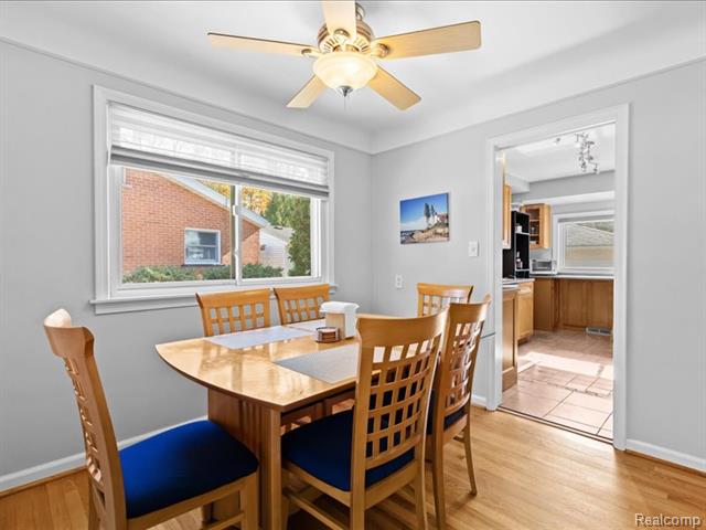 Builiding view six for 35129 West Chicago, Livonia, MI. 48150