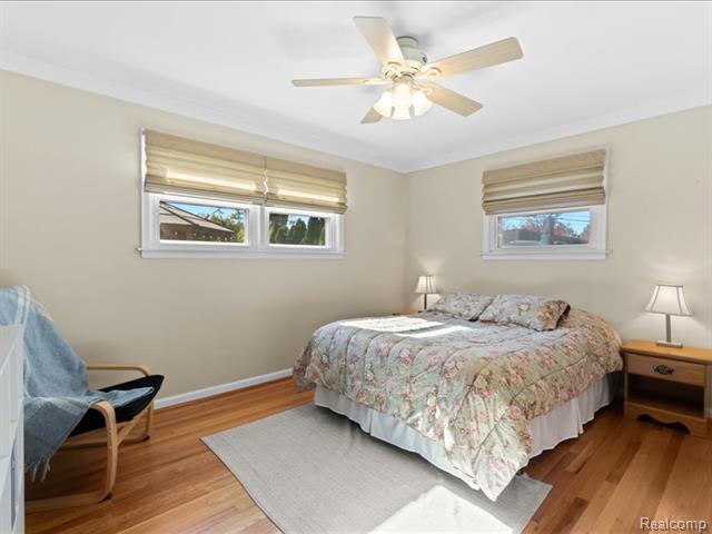 Builiding view sixteen for 35129 West Chicago, Livonia, MI. 48150