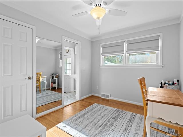 Builiding view thirteen for 35129 West Chicago, Livonia, MI. 48150