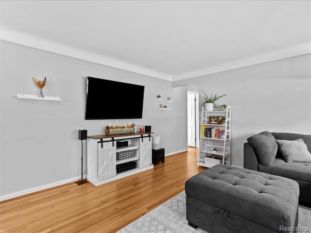 Builiding view three for 35129 West Chicago, Livonia, MI. 48150