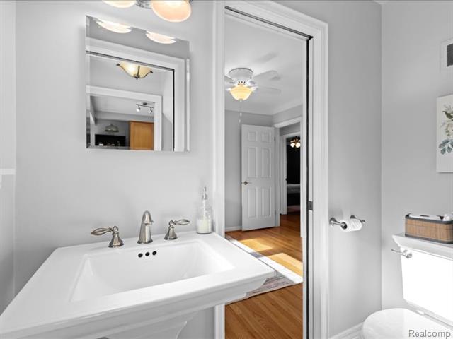 Builiding view twelve for 35129 West Chicago, Livonia, MI. 48150