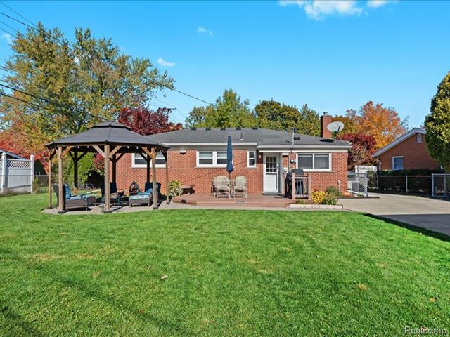 Builiding view twenty eight for 35129 West Chicago, Livonia, MI. 48150