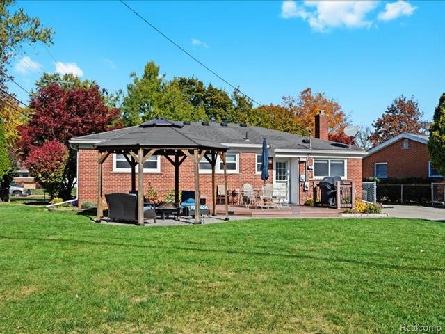 Builiding view twenty nine for 35129 West Chicago, Livonia, MI. 48150