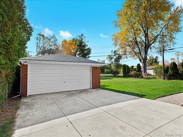 Builiding view twenty six for 35129 West Chicago, Livonia, MI. 48150