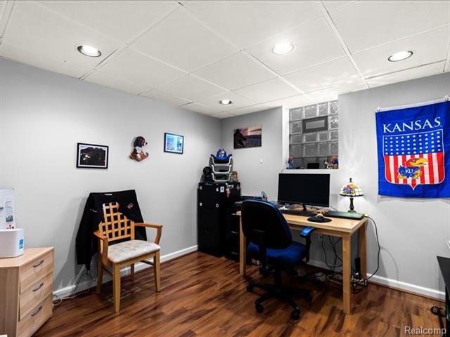 Builiding view twenty three for 35129 West Chicago, Livonia, MI. 48150