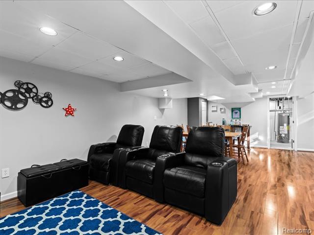 Builiding view twenty two for 35129 West Chicago, Livonia, MI. 48150