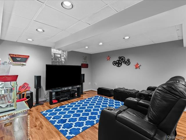 Builiding view twenty for 35129 West Chicago, Livonia, MI. 48150