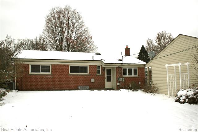 Builiding view eleven for 35435 West Chicago, Livonia, MI. 48150