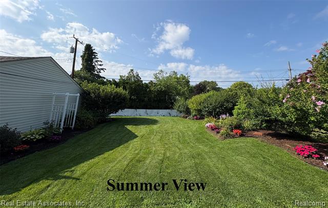 Builiding view fifteen for 35435 West Chicago, Livonia, MI. 48150