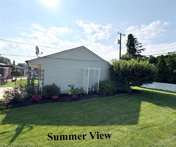 Builiding view fourteen for 35435 West Chicago, Livonia, MI. 48150