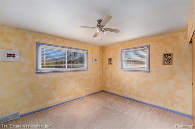 Builiding view seven for 35435 West Chicago, Livonia, MI. 48150