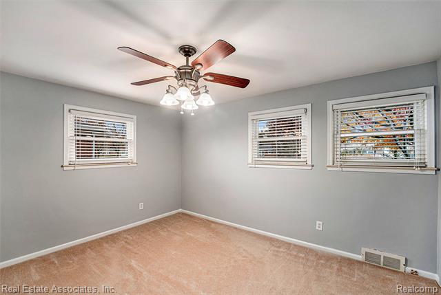 Builiding view six for 35435 West Chicago, Livonia, MI. 48150