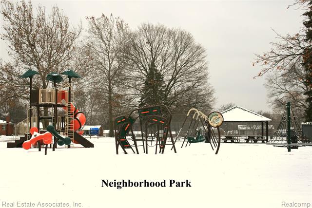 Builiding view sixteen for 35435 West Chicago, Livonia, MI. 48150