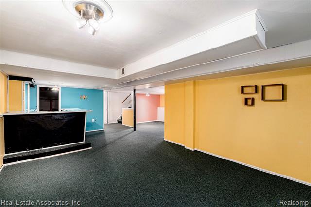 Builiding view ten for 35435 West Chicago, Livonia, MI. 48150