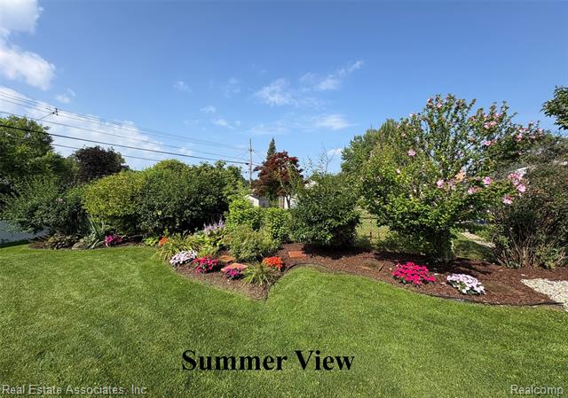 Builiding view thirteen for 35435 West Chicago, Livonia, MI. 48150