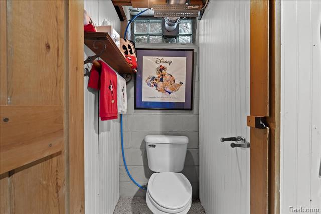 Builiding view eighteen for 11009 Melrose, Livonia, MI. 48150