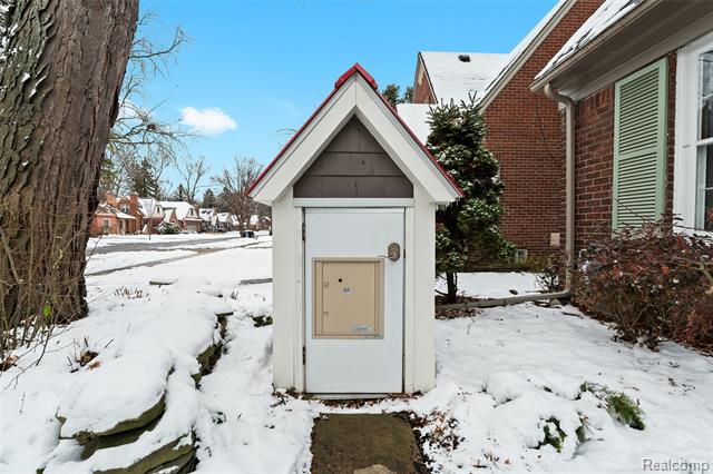 Builiding view nineteen for 11009 Melrose, Livonia, MI. 48150