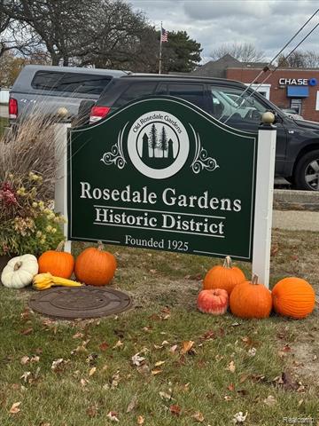 Builiding view one for 11009 Melrose, Livonia, MI. 48150