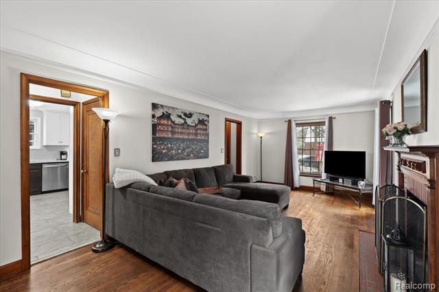 Builiding view seven for 11009 Melrose, Livonia, MI. 48150