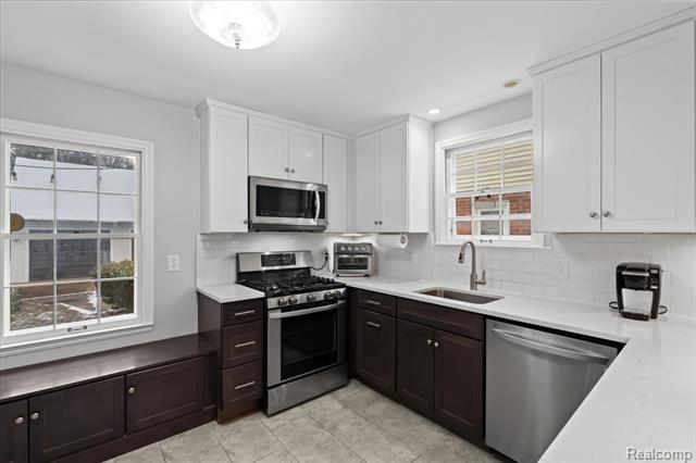 Builiding view ten for 11009 Melrose, Livonia, MI. 48150