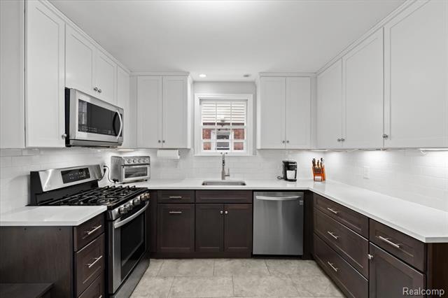 Builiding view three for 11009 Melrose, Livonia, MI. 48150