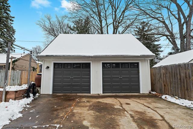 Builiding view twenty three for 11009 Melrose, Livonia, MI. 48150