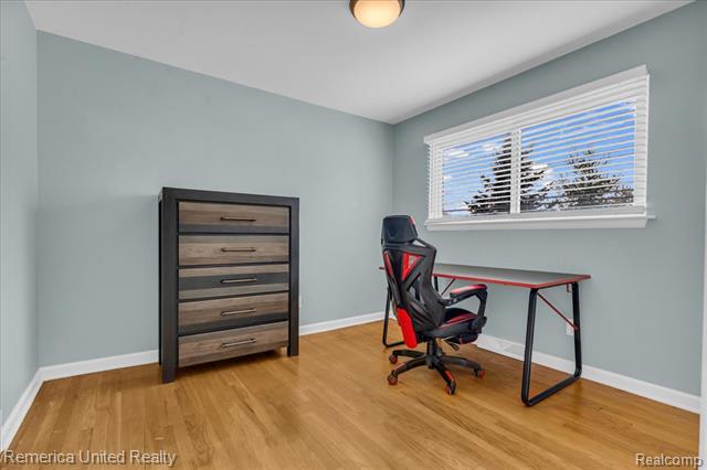 Builiding view fifteen for 35429 Elmira, Livonia, MI. 48150