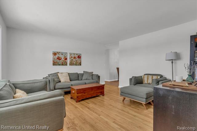 Builiding view four for 35429 Elmira, Livonia, MI. 48150