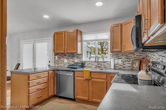 Builiding view seven for 35429 Elmira, Livonia, MI. 48150