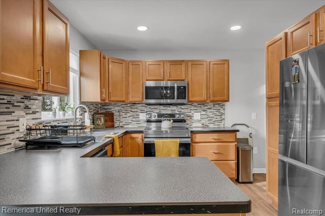 Builiding view six for 35429 Elmira, Livonia, MI. 48150