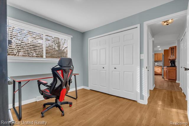 Builiding view sixteen for 35429 Elmira, Livonia, MI. 48150