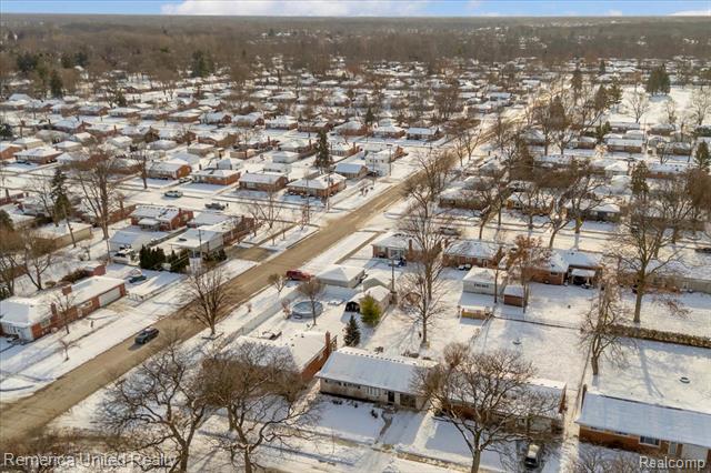 Builiding view thirty three for 35429 Elmira, Livonia, MI. 48150