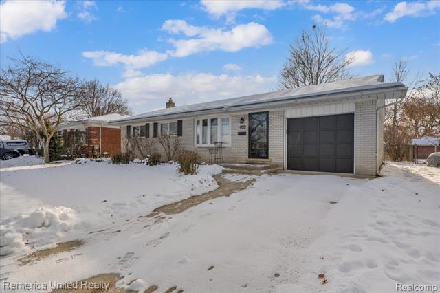 Builiding view thirty two for 35429 Elmira, Livonia, MI. 48150