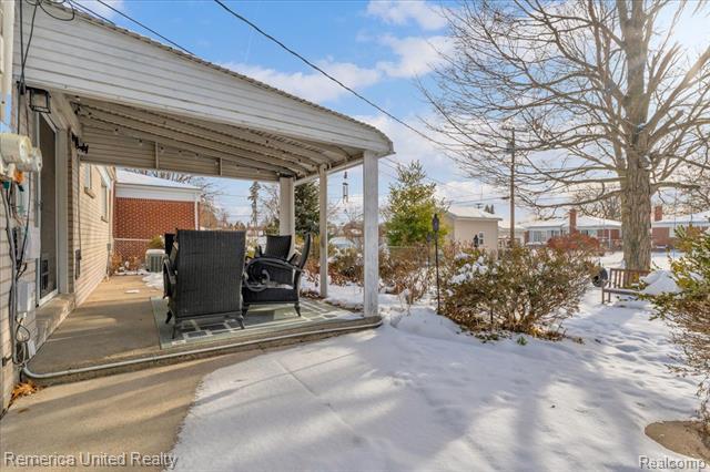 Builiding view twenty five for 35429 Elmira, Livonia, MI. 48150