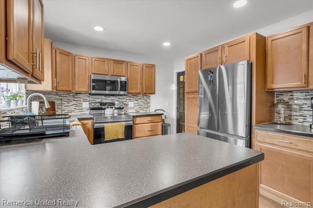 Builiding view two for 35429 Elmira, Livonia, MI. 48150