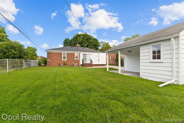 Builiding view thirty three for 11441 Brookfield, Livonia, MI. 48150