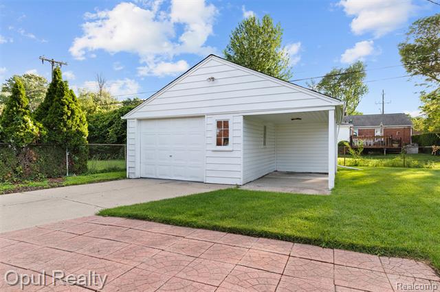 Builiding view thirty for 11441 Brookfield, Livonia, MI. 48150