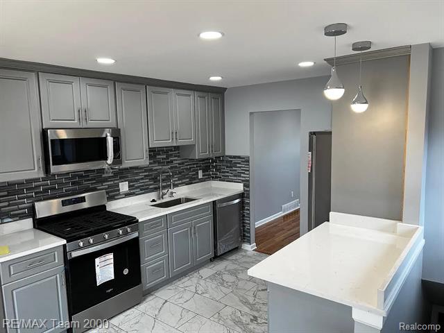 Builiding view eight for 6577 Lafayette, Dearborn Heights, MI. 48127