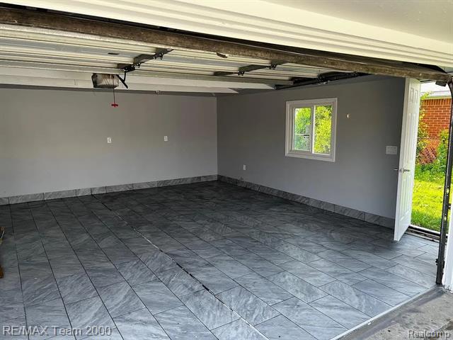 Builiding view eighteen for 6577 Lafayette, Dearborn Heights, MI. 48127