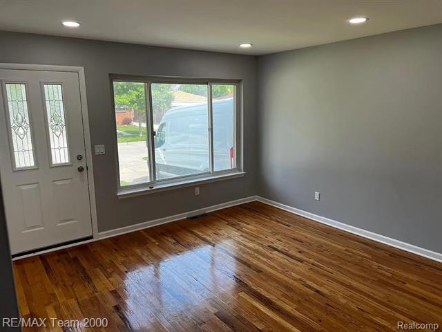 Builiding view one for 6577 Lafayette, Dearborn Heights, MI. 48127
