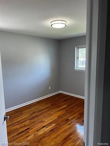 Builiding view six for 6577 Lafayette, Dearborn Heights, MI. 48127