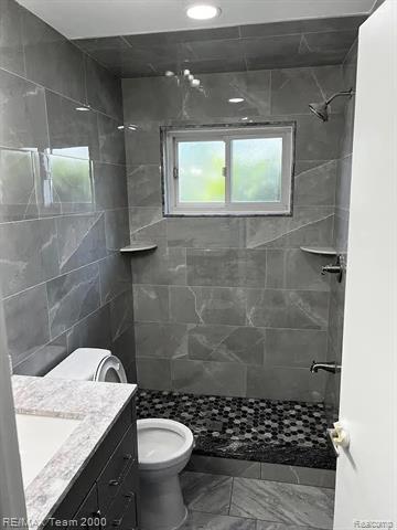 Builiding view sixteen for 6577 Lafayette, Dearborn Heights, MI. 48127