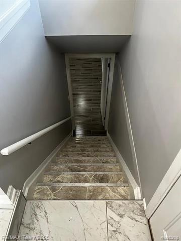 Builiding view ten for 6577 Lafayette, Dearborn Heights, MI. 48127