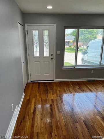 Builiding view two for 6577 Lafayette, Dearborn Heights, MI. 48127