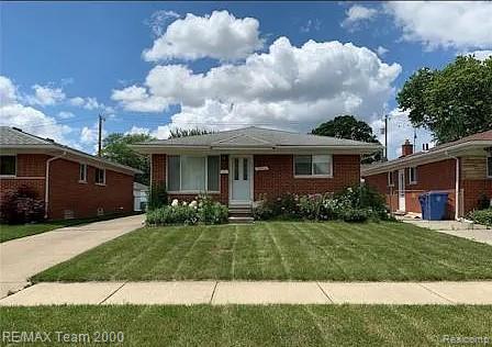 front view for 6577 Lafayette, Dearborn Heights, Mi. 48127